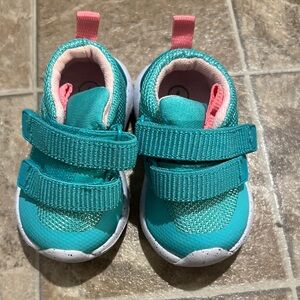 NWOT toddler shoes
